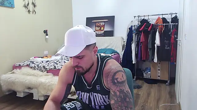 Tiberius_hunk élő XXX-chatje