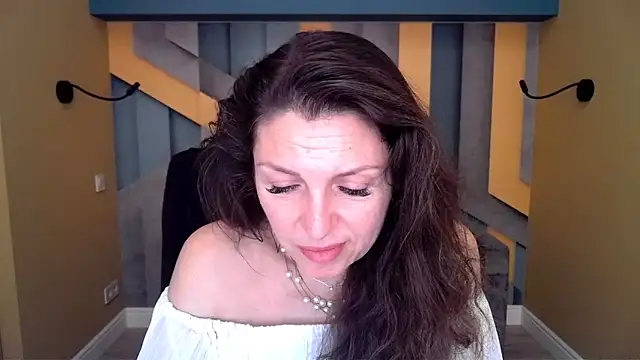 Chatroom XXX en direct de EllaLong