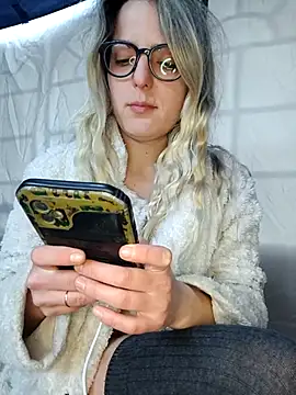 dolcehelena993 即時 XXX 聊天