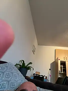 Laufla: διαδικτυακό σόου στην κάμερα