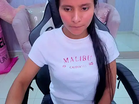 Chat XXX en directo de Cataleya23_a