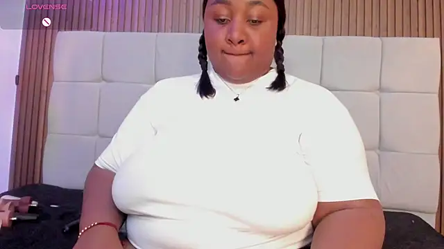 Saravy_Blandon Pertunjukan Webcam