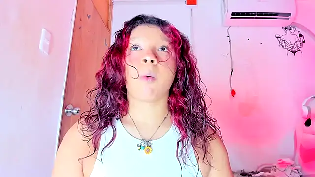 Chat XXX en directo de Emily_Coper18