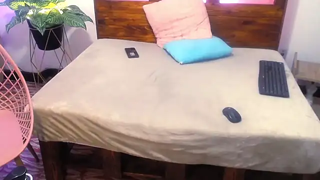 Yeseniaa25_'s Live XXX Chat