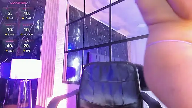 BustyGlow's Live XXX Chat