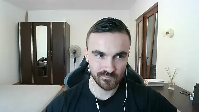 Show modela mu5clemania2 na web-kameri