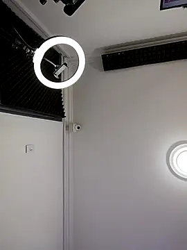 valka_01: διαδικτυακό σόου στην κάμερα