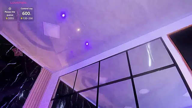 XXX chat uživo modela BustyGlow