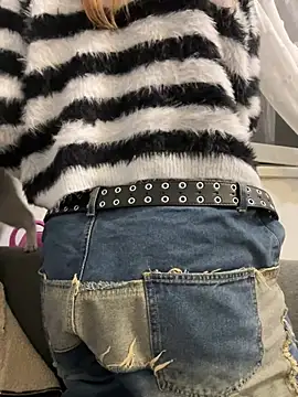 Show modela _HESOYAM na web-kameri