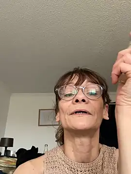 Chris06d22@xh's Live XXX Chat