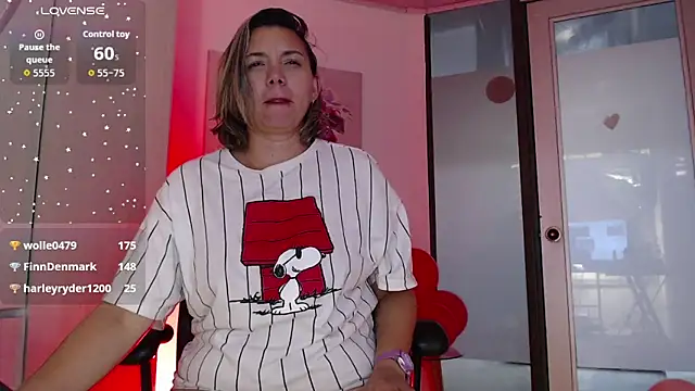 milfsecret69's Live XXX Chat