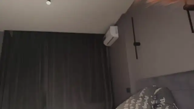 yourselenasのウェブカメラショー