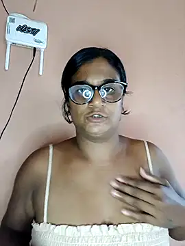 indianstrawberrylips4u's Live XXX Chat