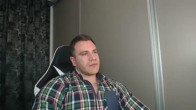 Thori92 Adlı Modelin Canlı XXX Sohbeti