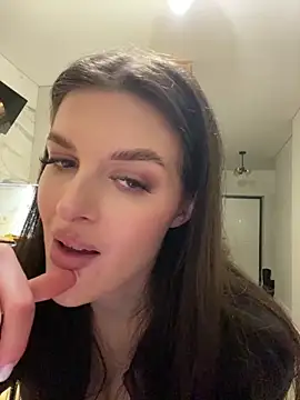 little_belucci লাইভ XXX চ্যাট