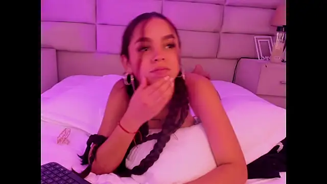 CarolineFyre Adlı Modelin Canlı XXX Sohbeti