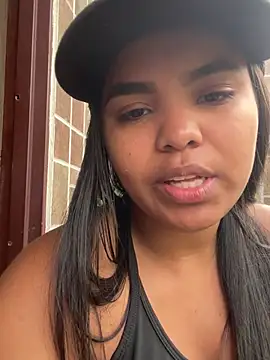 zoe_roux21 Adlı Modelin Canlı XXX Sohbeti