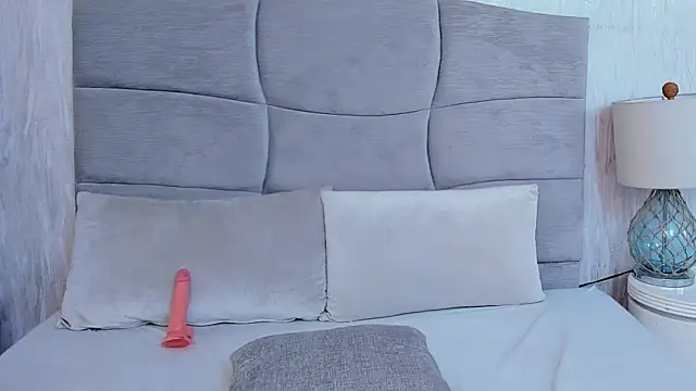 Naomii_BDSM 웹캠 쇼