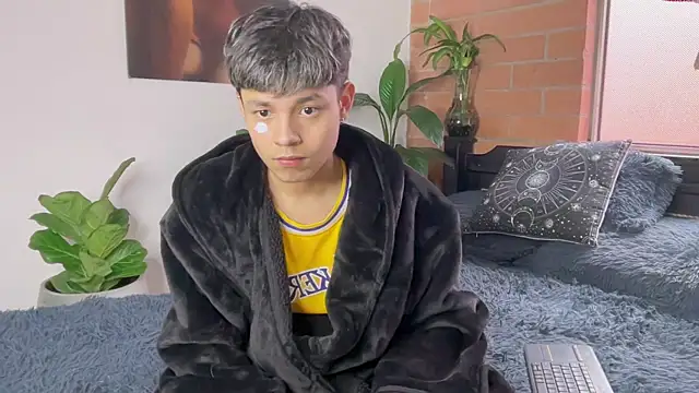 แชท XXX สดของ Andy_Belier23