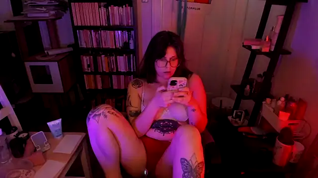 Pokazy przed kamerką – Rosiee69_