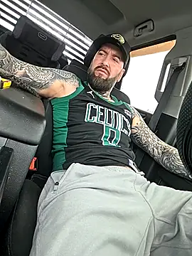 Beardedtattood Adlı Modelin Canlı XXX Sohbeti