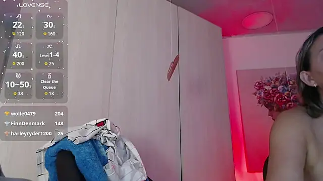 milfsecret69's Live XXX Chat