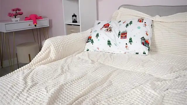 SunnivaCovil live XXX chat