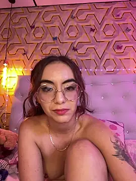 XXX chat uživo modela MelanyyJhonson15