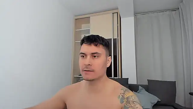 Show modela MatMalonne na web-kameri