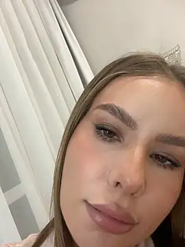 Chat +18 de Ashley_Roys ao vivo