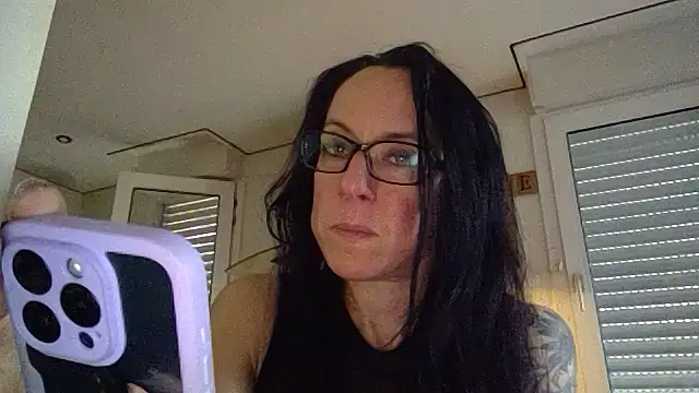 FITGIRL-MAEVA: διαδικτυακό σόου στην κάμερα