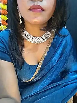 Horny_Ishika Adlı Modelin Canlı XXX Sohbeti