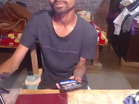 ThethunderPo: διαδικτυακό σόου στην κάμερα