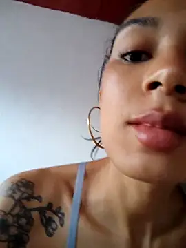 Leaberrry élő XXX-chatje