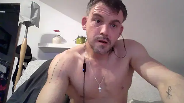 Cambitchboy: διαδικτυακό σόου στην κάμερα