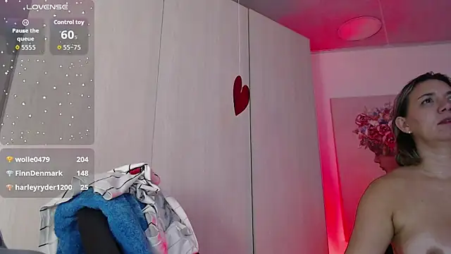 milfsecret69's Live XXX Chat