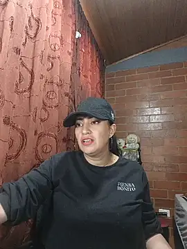 AlexandrinaのライブXXXチャット