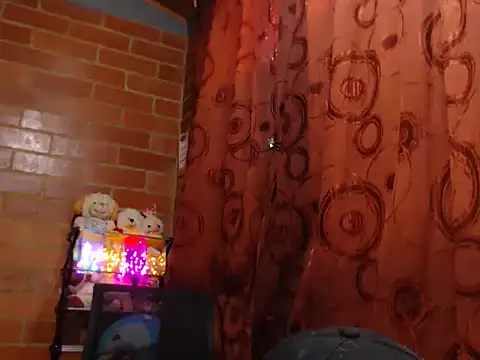 AlexandrinaのライブXXXチャット