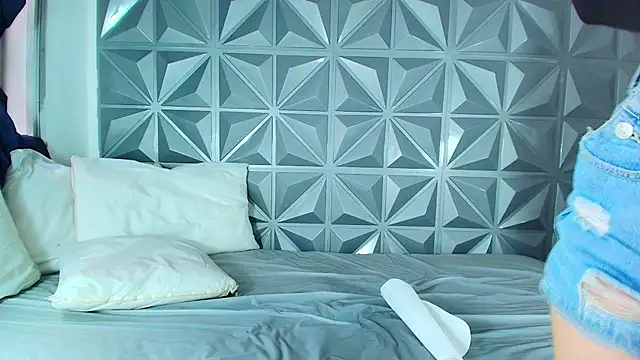 Emmy_lander1 live XXX chat