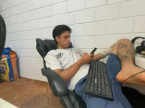 Czat XXX na żywo – Max_TheHorseDick