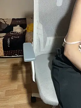 Chatroom XXX en direct de Mina048