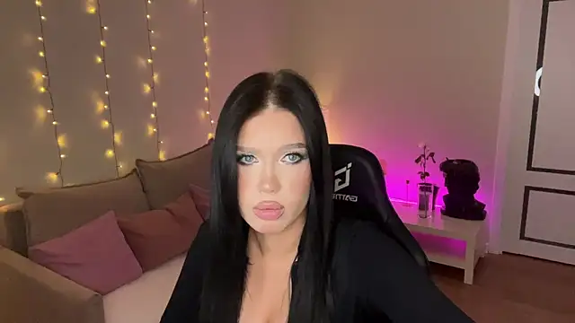 mistress_of_hearts' Live XXX Chat