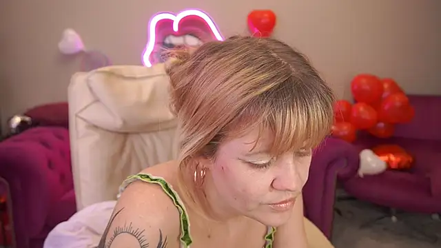 BellaLaPetit Chat XXX live