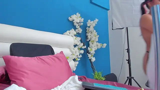 letty_straus Adlı Modelin Canlı XXX Sohbeti