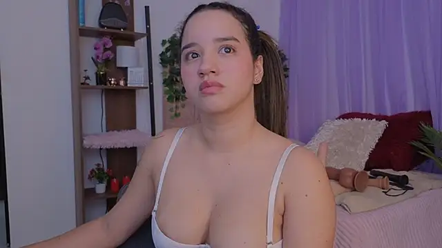 Chat +18 de emilyrouxe ao vivo