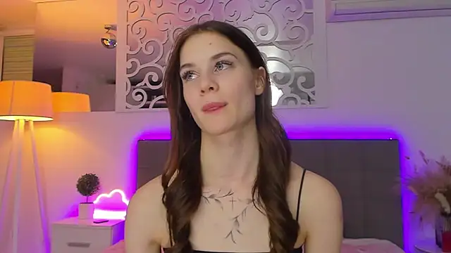 Онлайн чат XXX LuisaClover