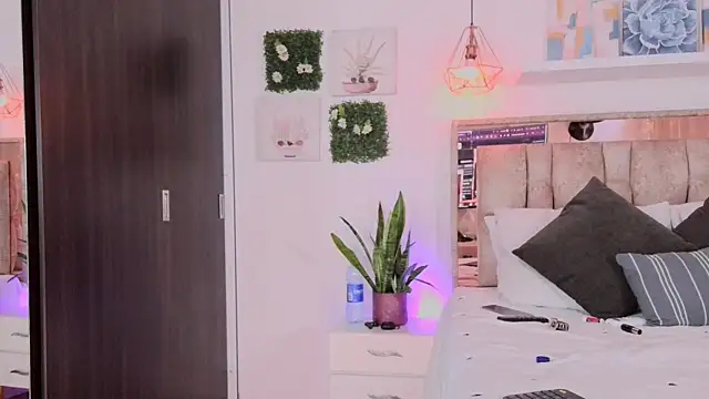 Dulce_Morrys Adlı Modelin Canlı XXX Sohbeti