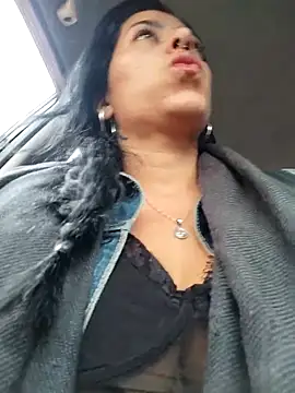 LuiannaのライブXXXチャット