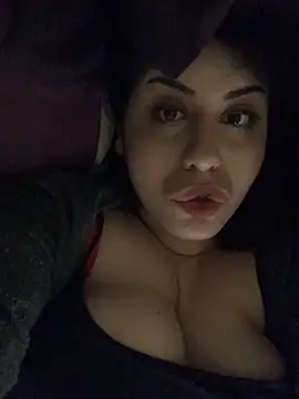 แชท XXX สดของ holyeroticss