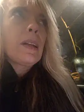 Fantasie-Hot-Sarah Adlı Modelin Canlı XXX Sohbeti